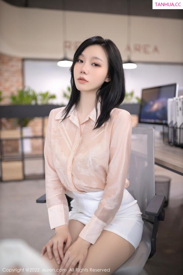 安然Maleah  [XiuRen]高清写真图 2022.12.06 No.5960 安然anran 短裙美腿第25张图片